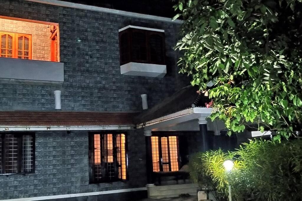 Anandam Stays - Premium 3Bhk Plush Homestay, Vaikom Near Kumarakom Kültér fotó
