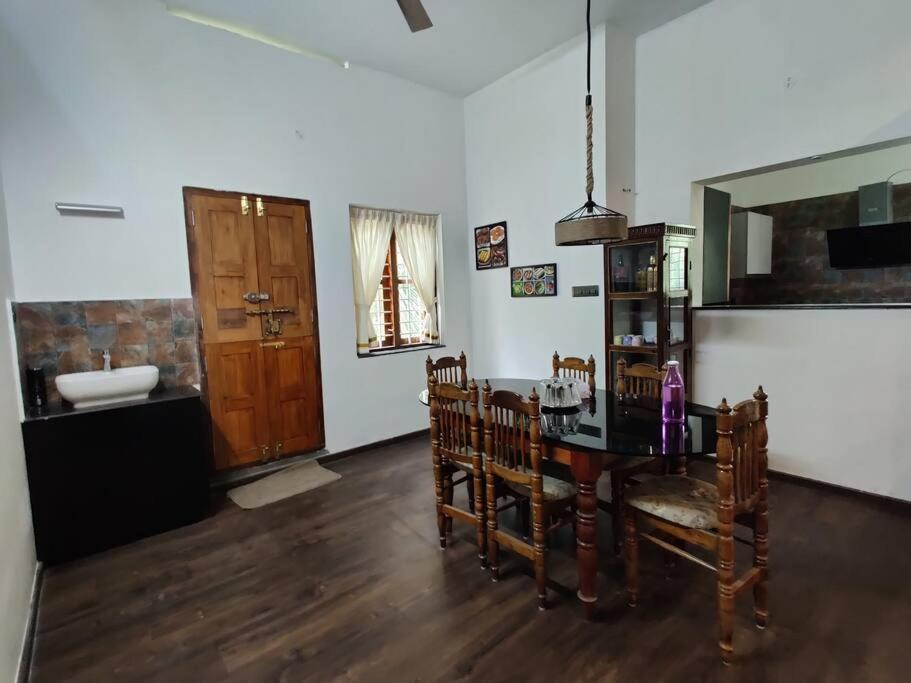 Anandam Stays - Premium 3Bhk Plush Homestay, Vaikom Near Kumarakom Kültér fotó