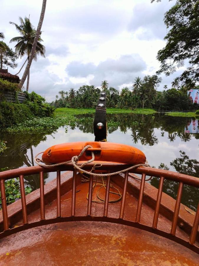 Anandam Stays - Premium 3Bhk Plush Homestay, Vaikom Near Kumarakom Kültér fotó